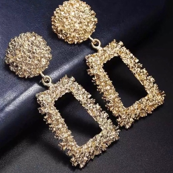 Gold Statement Trendy Chic Earrings - Picture 2 of 3